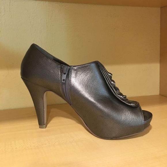 Platform silver heels - Picture 3 of 3