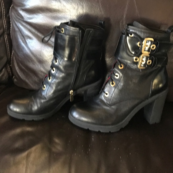 Guess Boots - Picture 2 of 2