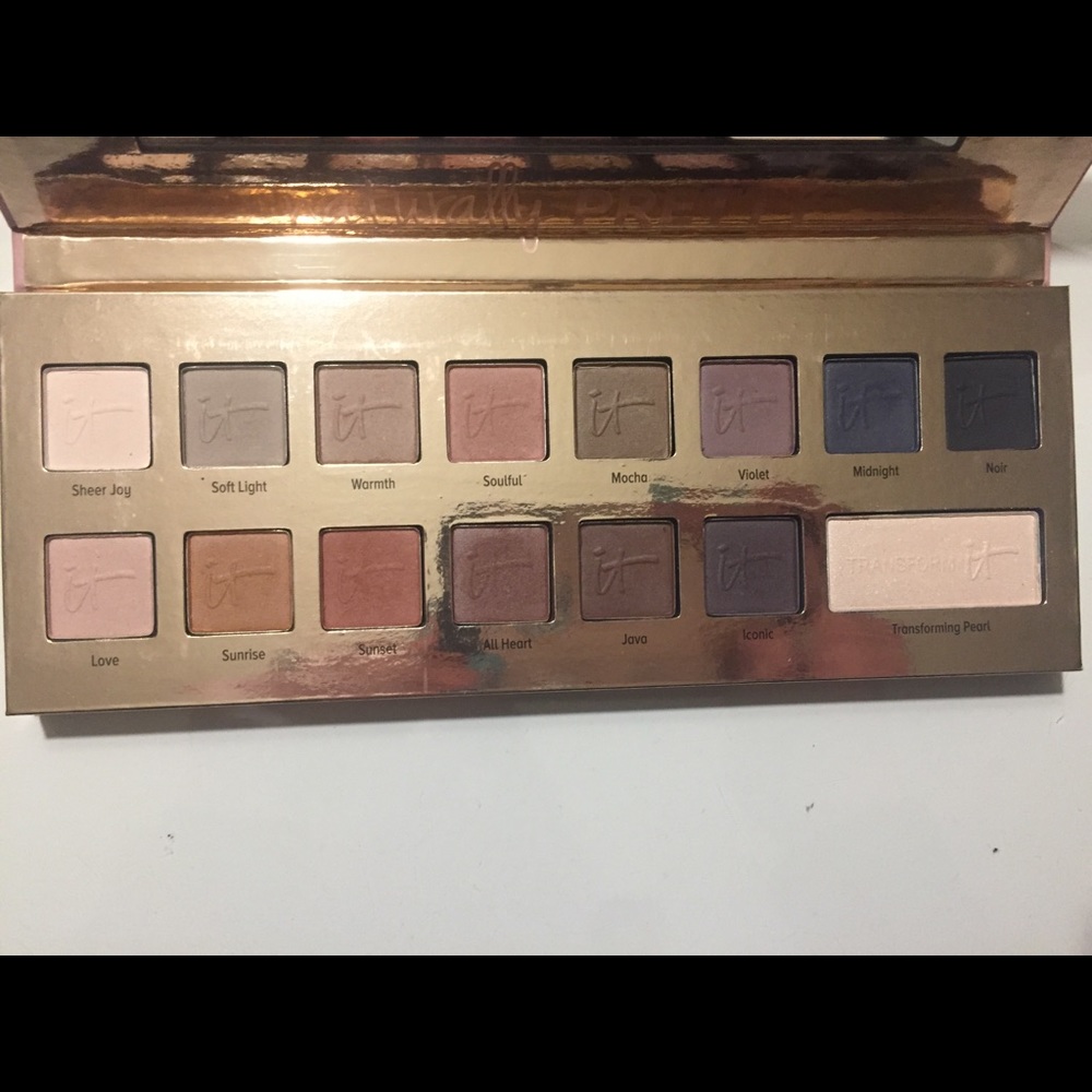 It cosmetics naturally pretty eyeshadow palette