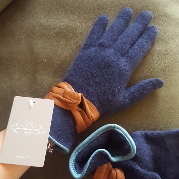 Anthropologie Accessories - Adorable Lamb wool gloves