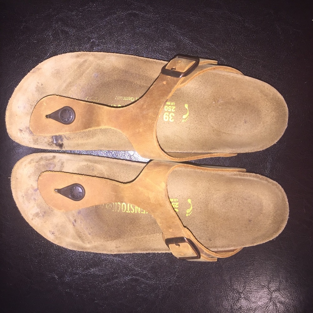Birkenstock Gizeh Tan Size 39 Barely worn!!