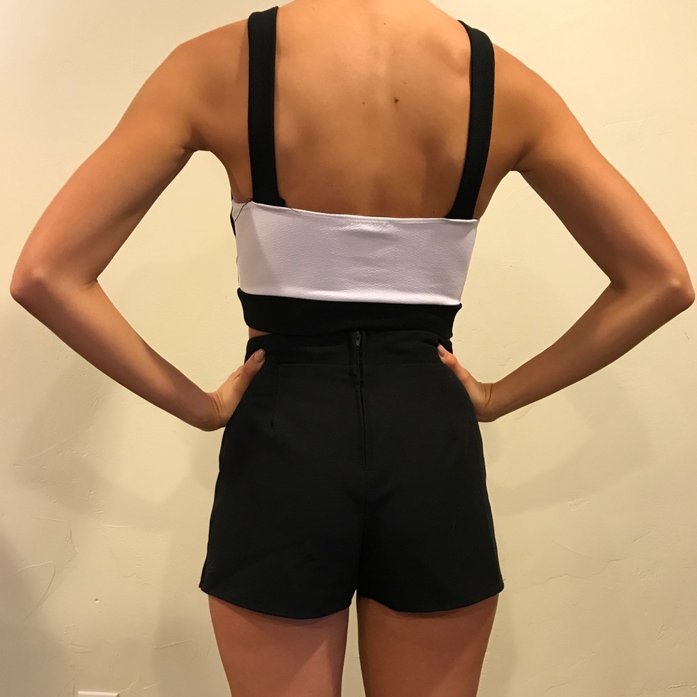 SET - Picture 2 of 2