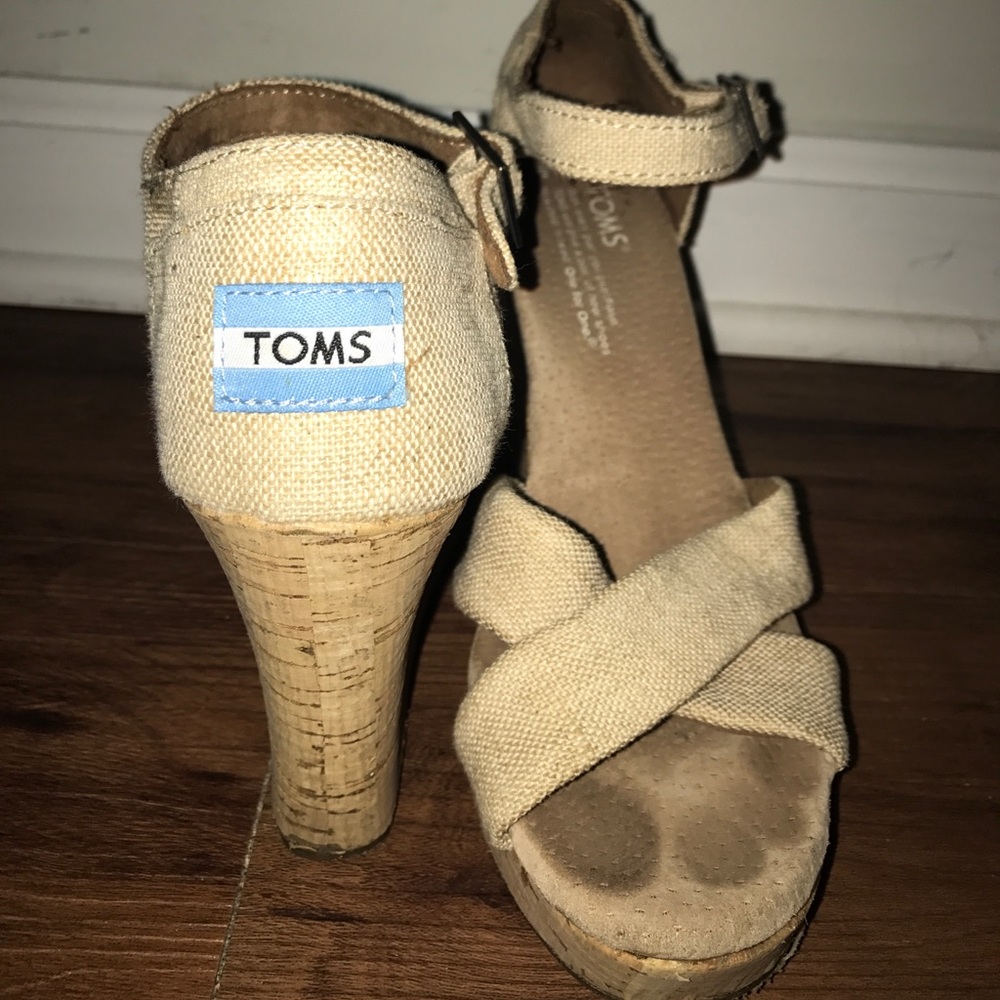 Tan Toms wedges! Make offers 🤗