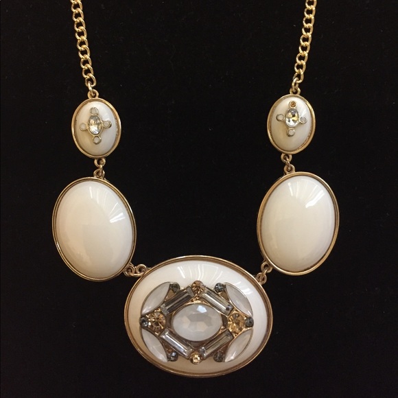 NWT Beautiful Statement Necklace - Picture 3 of 3