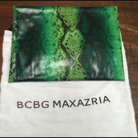 NEW BCBG MAXAZRIA HARLOW SNAKESKIN ENVELOPE CLUTCH - Picture 3 of 3