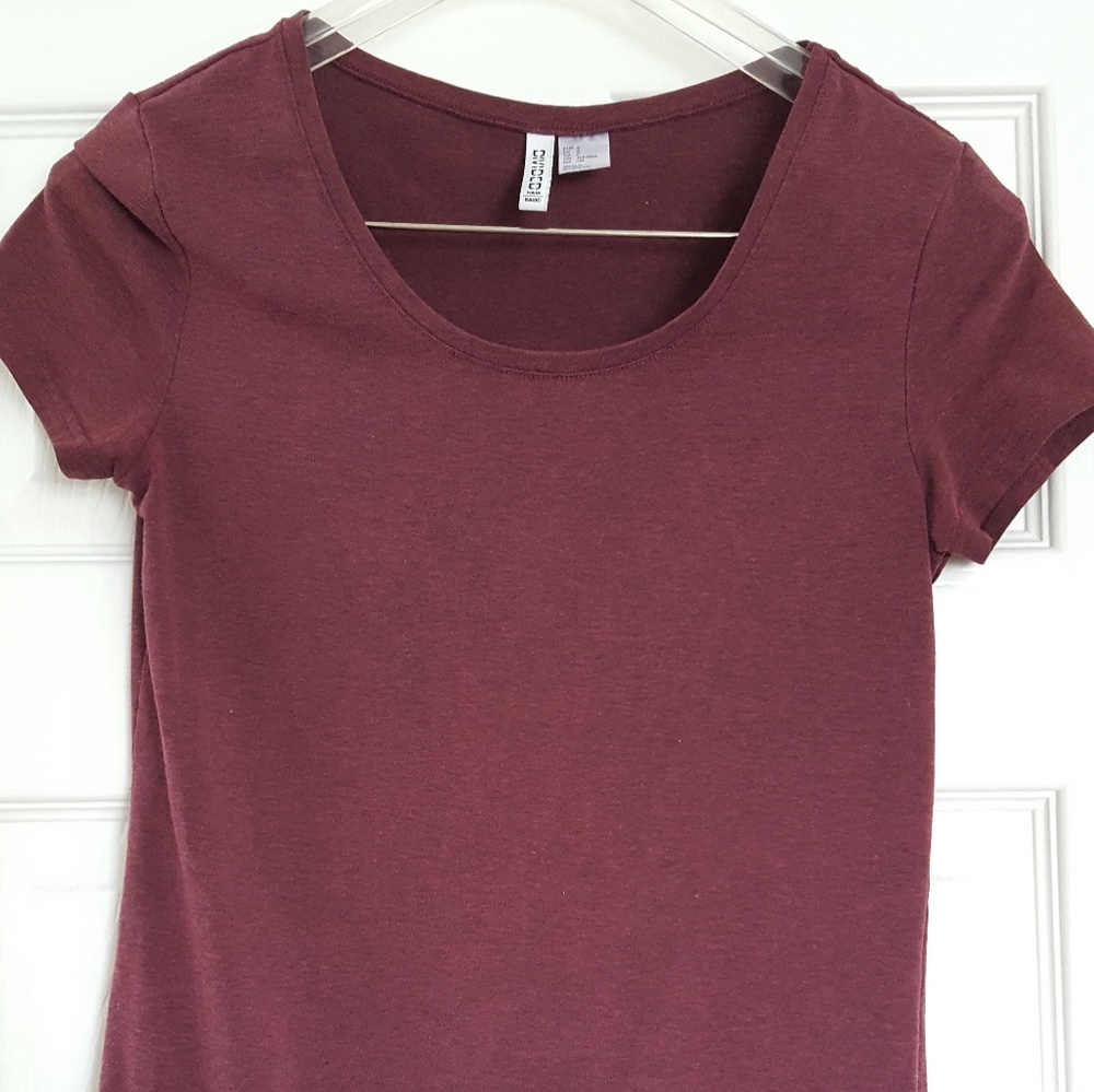 H&M burgundy t-shirt