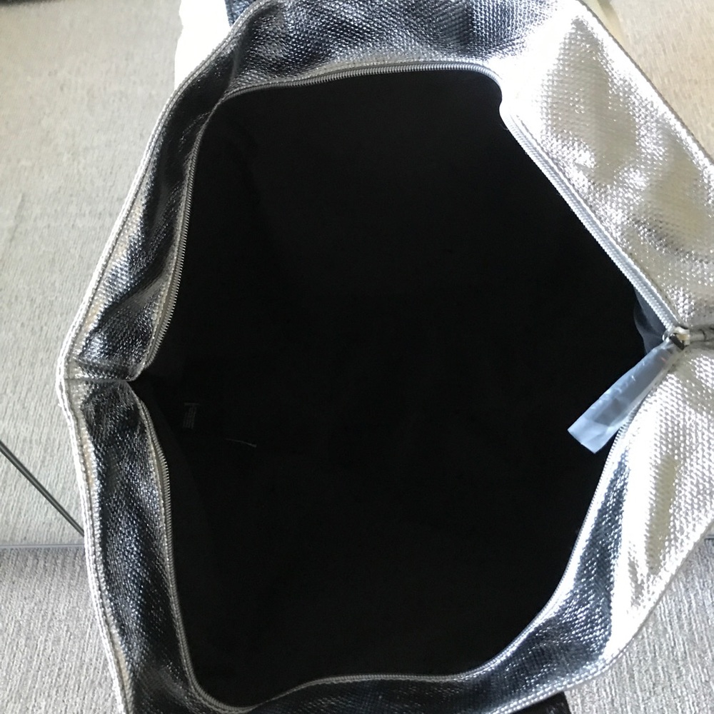 💕Victoria's Secret Metallic Tote‼️ GIFTED‼️ - Picture 3 of 4