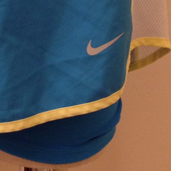 Nike 2 in 1 running shorts - Picture 3 of 6