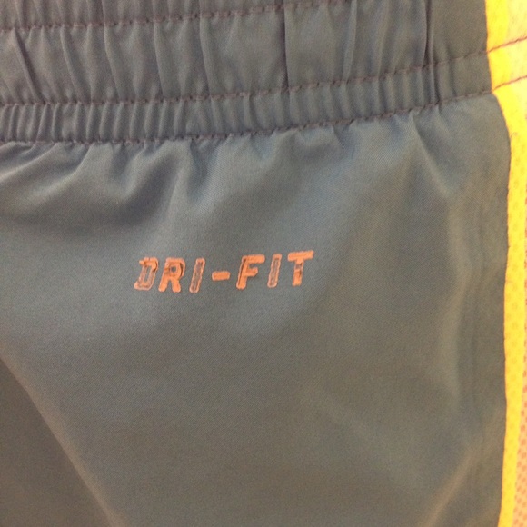 Nike 2 in 1 running shorts - Picture 5 of 6