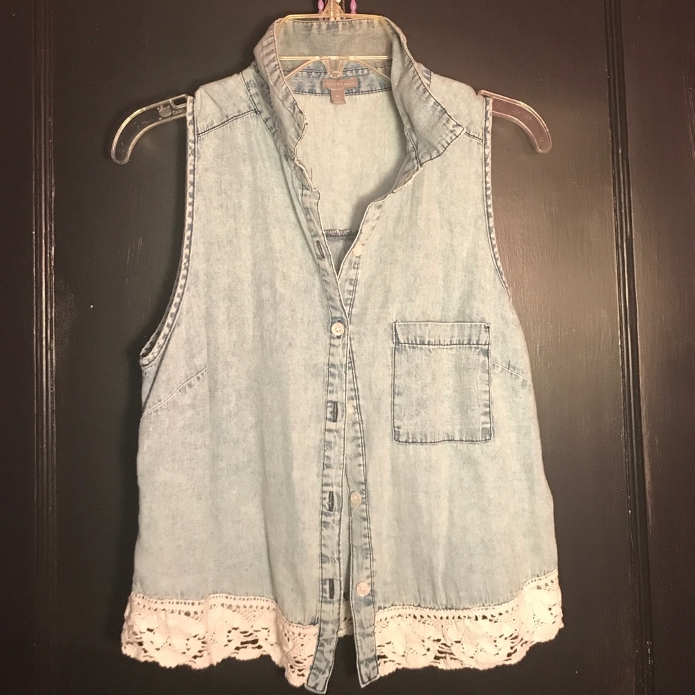 sleeveless button up shirt