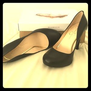 Jessica Simpson 9m Black pumps