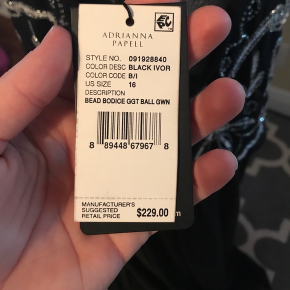 Black beaded evening gown - Picture 4 of 8