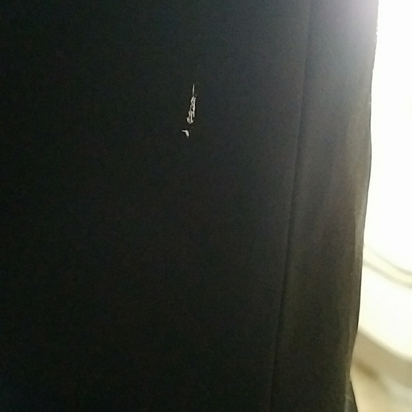 Black gown - Picture 2 of 4