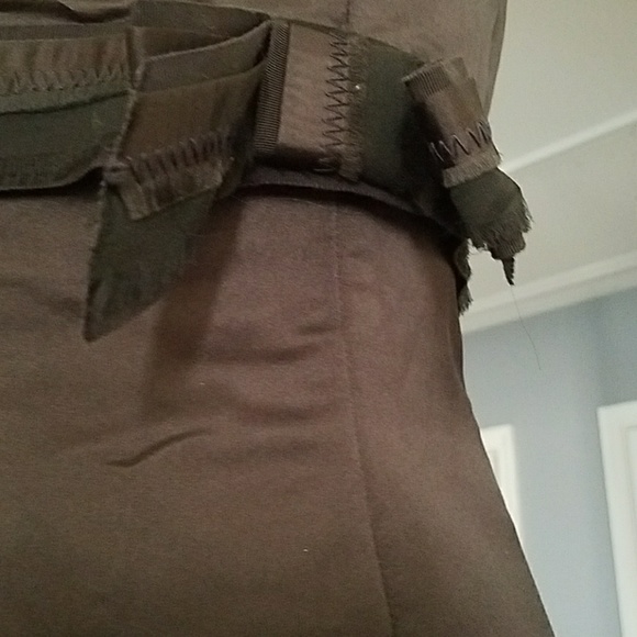 Black gown - Picture 3 of 4