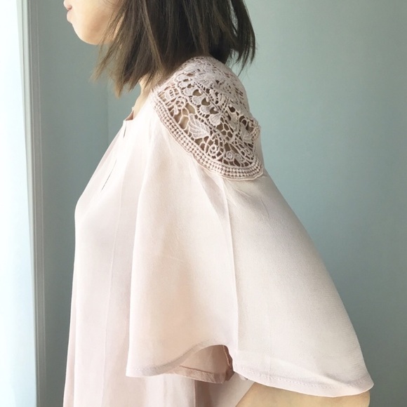Luxe lush blush crocheted shoulder top - Picture 5 of 6