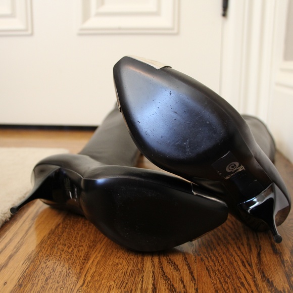 Alexander McQueen Tall Boots with Metal Toe Detail - Picture 2 of 4