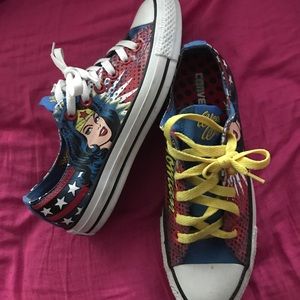 Wonder women converse