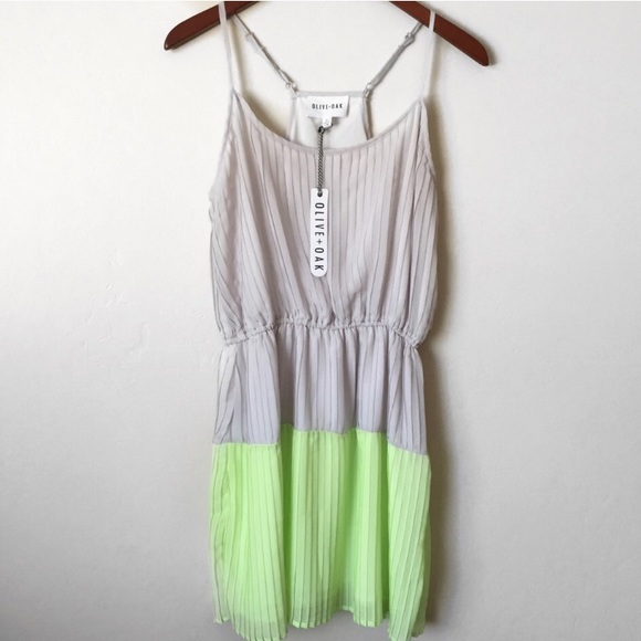 SOLD Beautiful neutral pleated dress - Picture 1 of 2