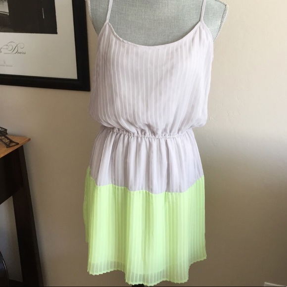 SOLD Beautiful neutral pleated dress - Picture 2 of 2