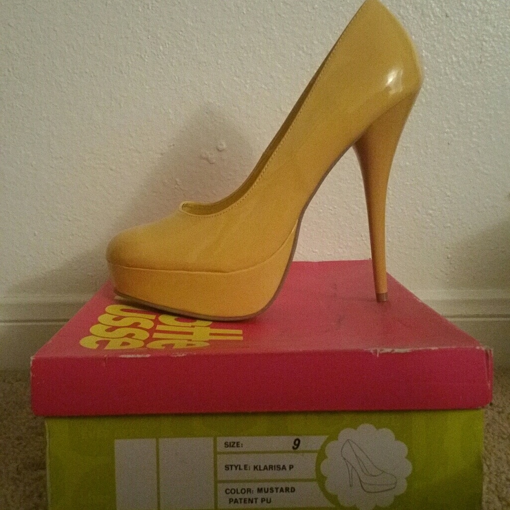 Mustard colored sexy heels