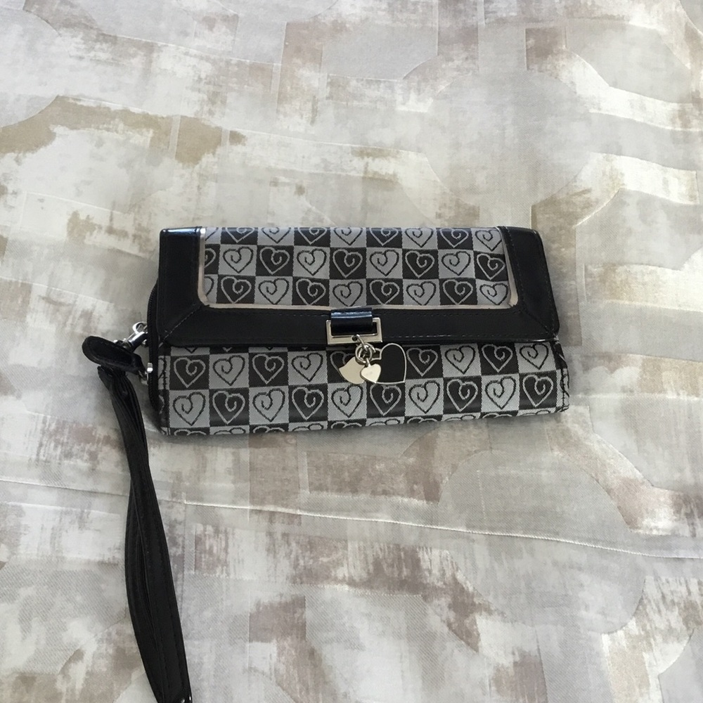 Black and white wallet,  heart