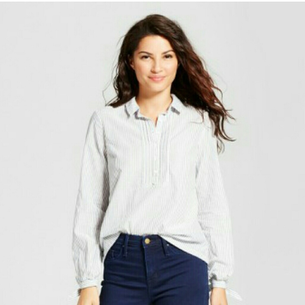 sold 🚫 NWT 🌸 Blouse