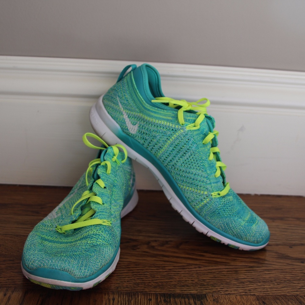 Like New - NIKE FLYKNIT Running Shoes