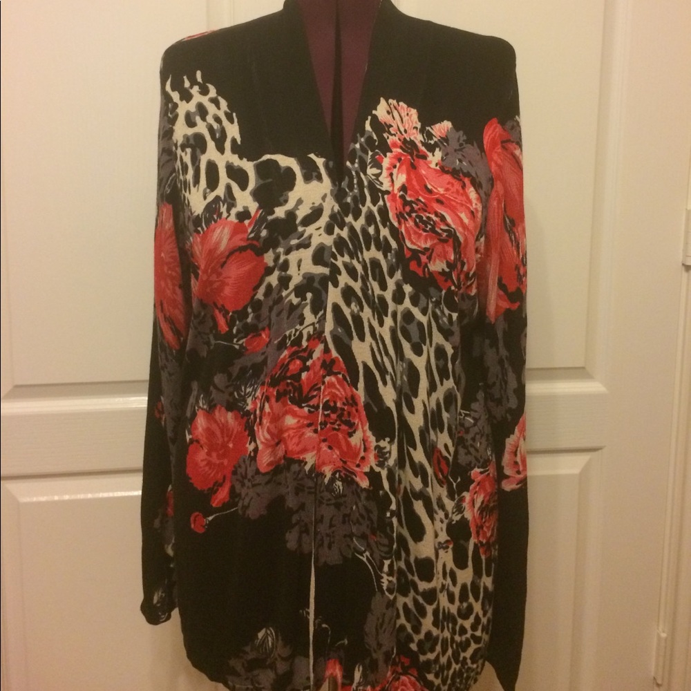 +CLOSET CLOSING SALE NWT Sweater, Roses, Beautiful