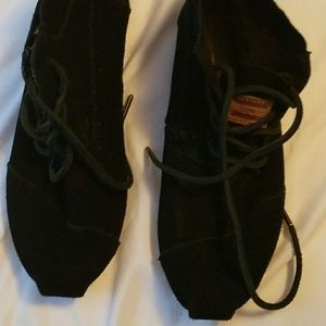 Final drop..Toms lace up moccasins