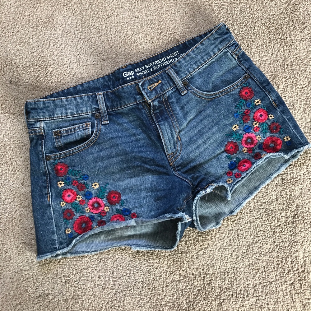 Floral Embroidered Cut Off Boyfriend Shorts 🌼