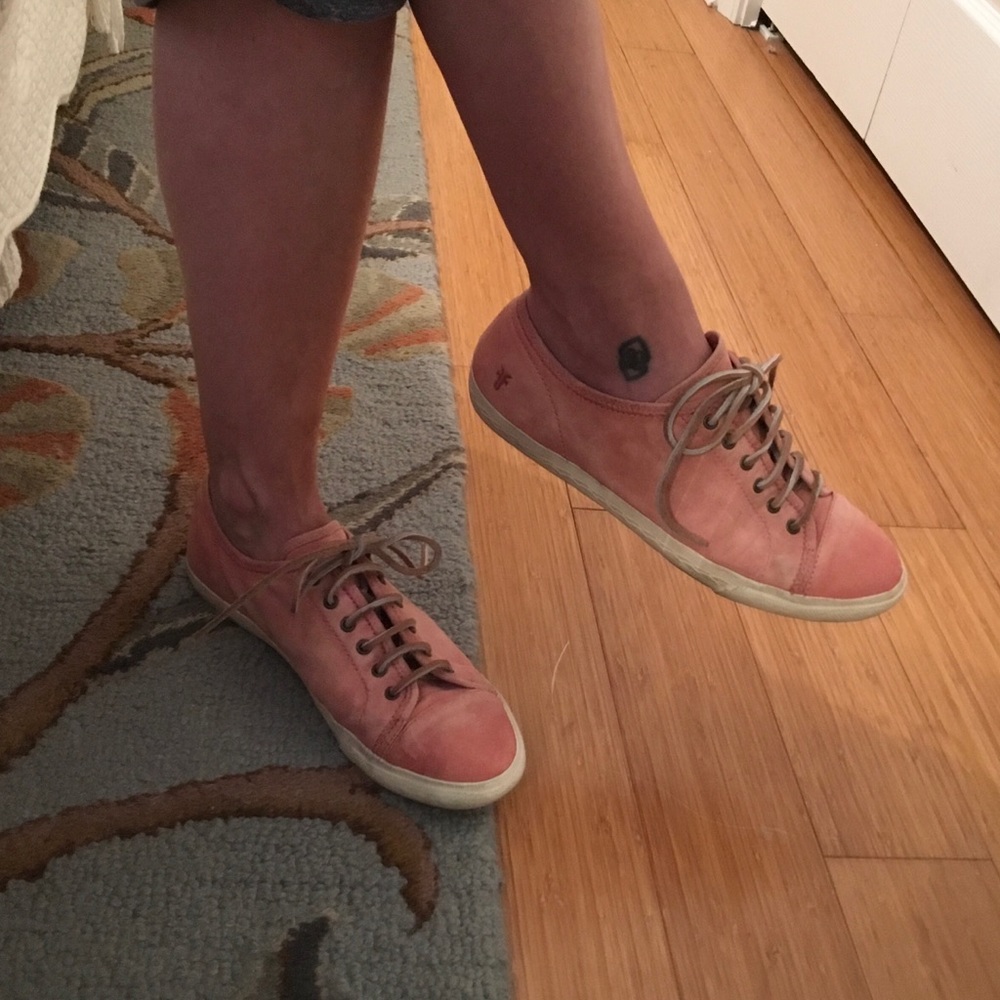 Frye Mindy Low pink leather sneakers, adorable!