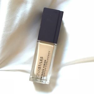 Fiona Stiles Luminous Finish Foundation - 01