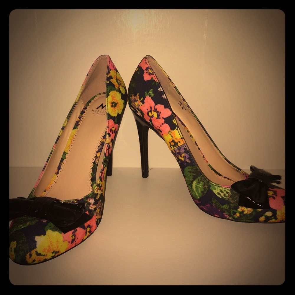 Floral Heels with Bow, size 9.5 and 10 available