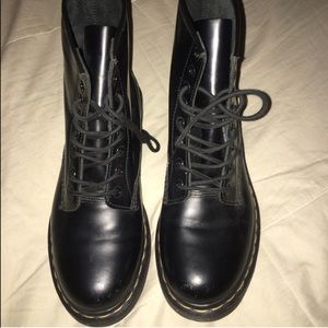 Classic 1460 Doc Martens