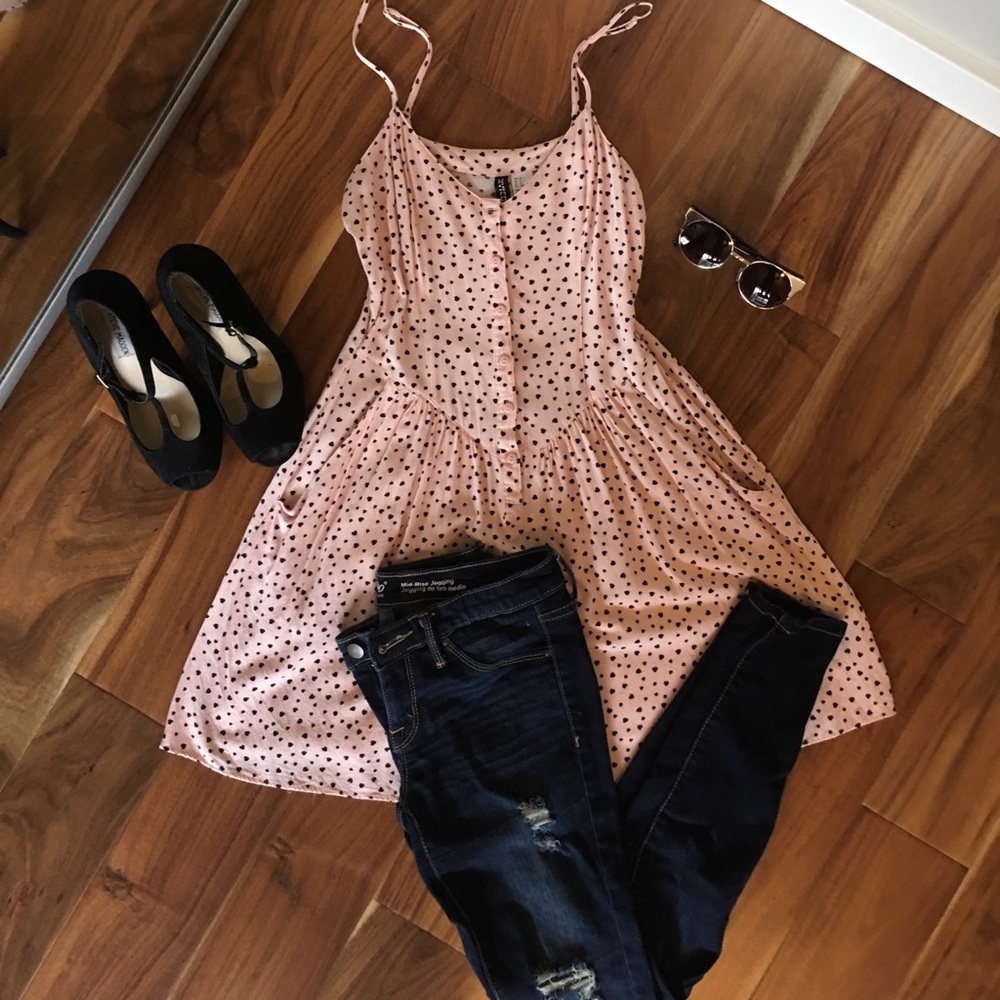 Light pink tunic top with pockets!