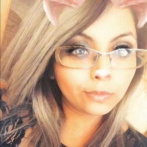 Meet your Posher, Monica