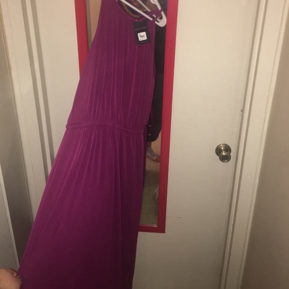 Long formal burgundy dress with TAGS. - Picture 4 of 5