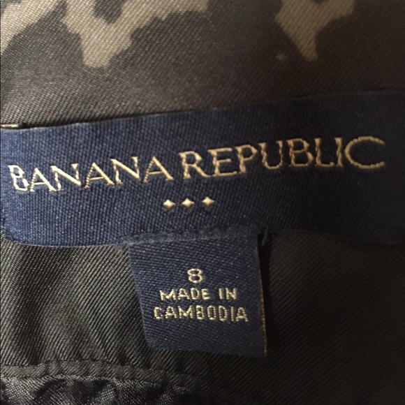 Banana Republic Skirt. Size 8 - Picture 3 of 3