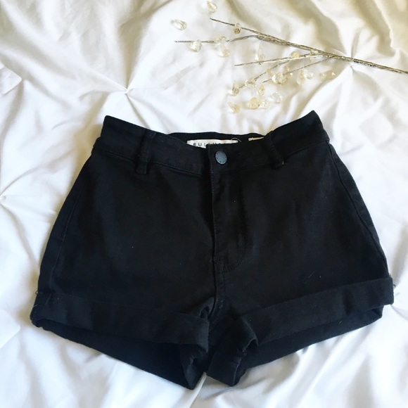 Black high waisted shorts - Picture 2 of 4