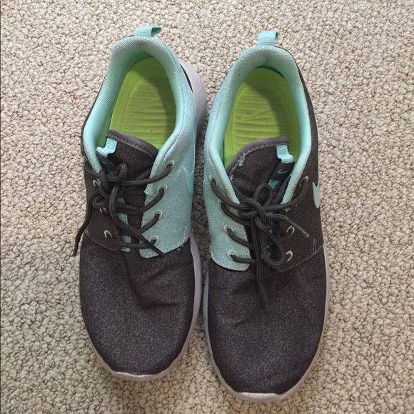 Mint/olive roshes - Picture 1 of 3