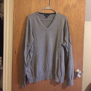 Men's V neck sweater