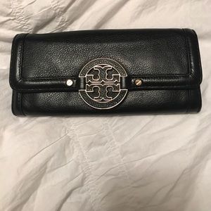 Black Tory Burch wallet