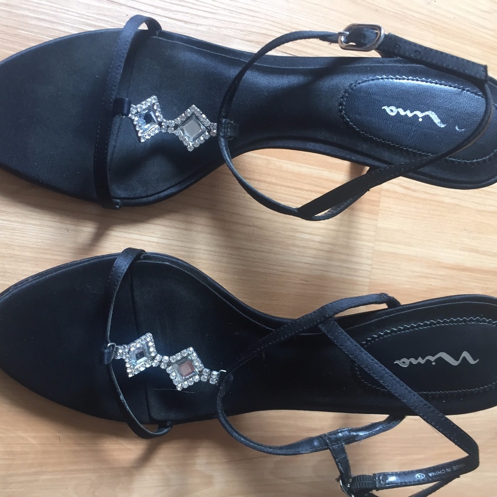 Sexy satin sandals from Nina