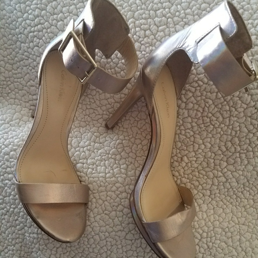 Sz7 Pearl color Heels