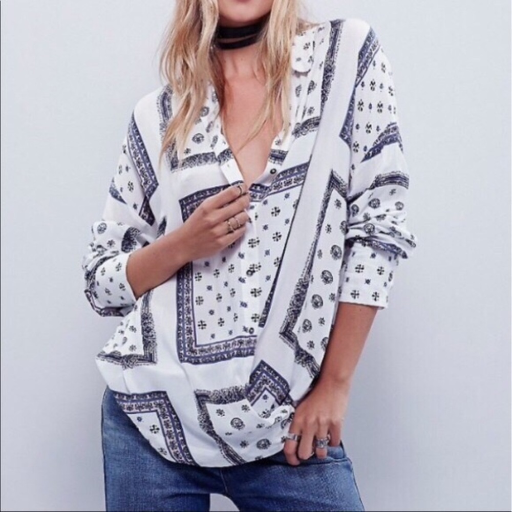 FREE PEOPLE White pattern Button Down Blouse!