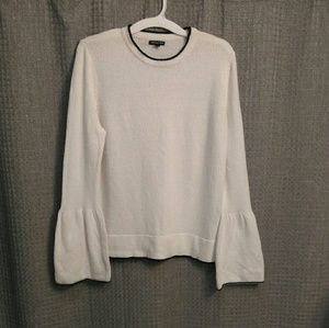 NWOT 🌸 Bell Sleeve Sweater