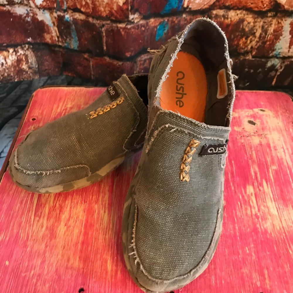 👣 Cushe Slip-on Shoes 👣