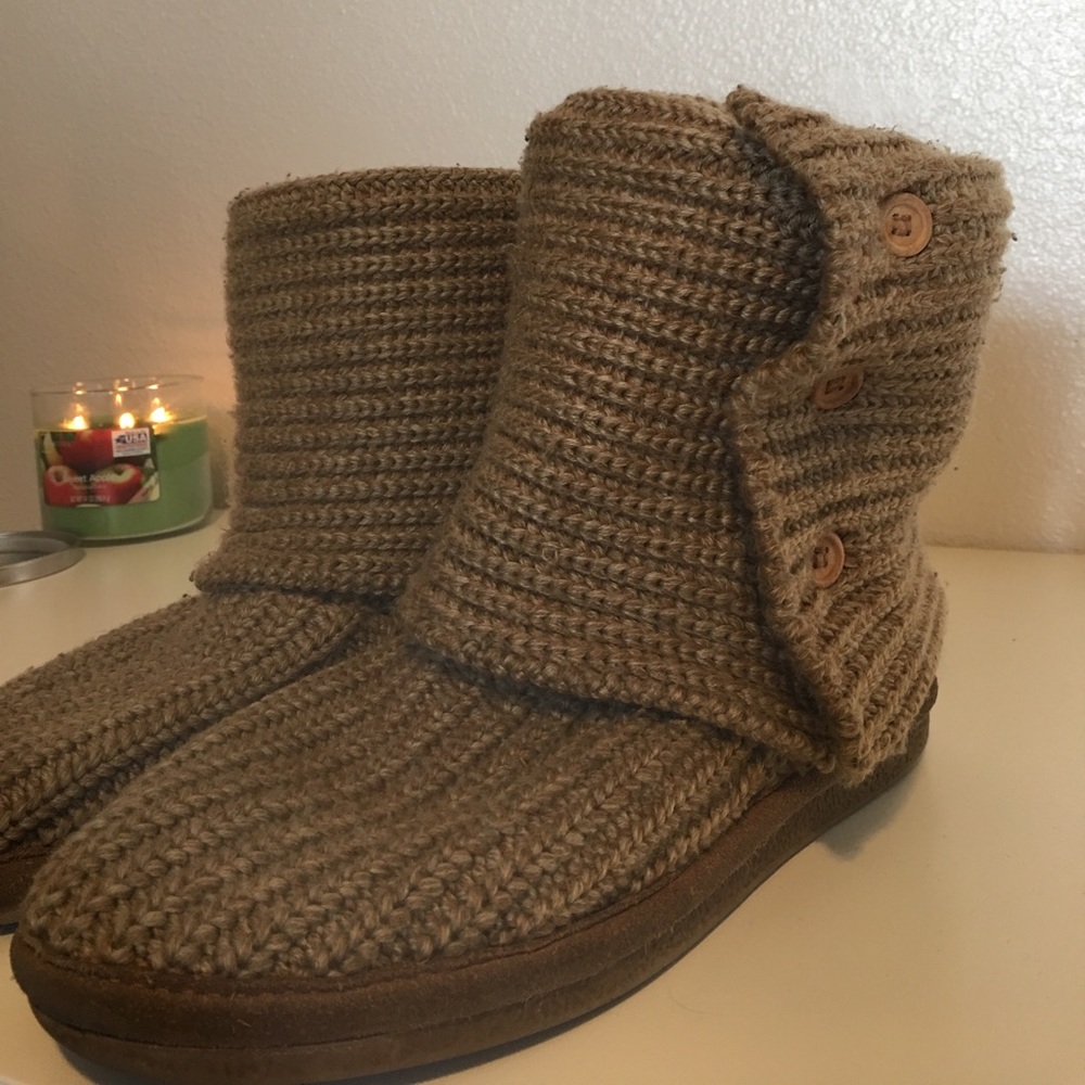 Brown Knit Bearpaw Boots