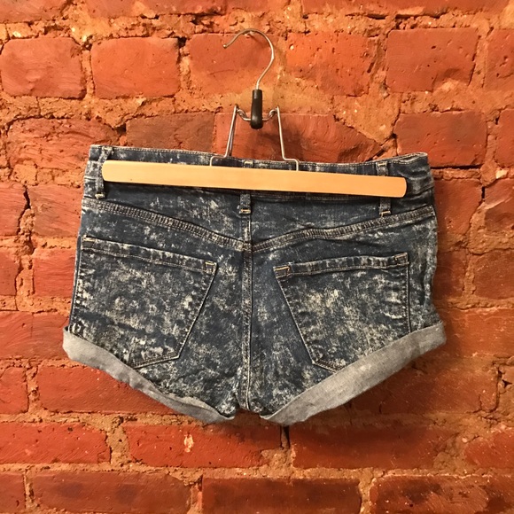H&M Acid Wash Denim Shorts - Picture 2 of 4