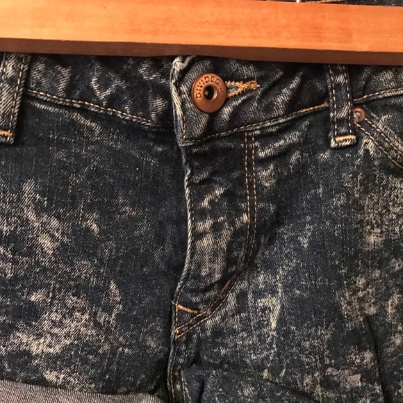 H&M Acid Wash Denim Shorts - Picture 3 of 4